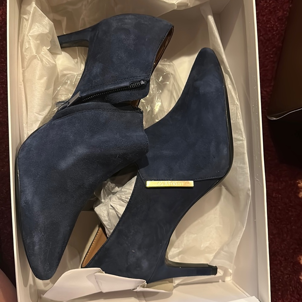 Suede royal blue heel with gold on side 8.5